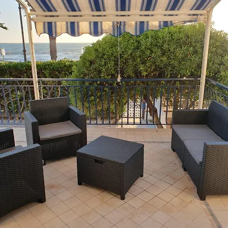 Casa Fronte Mare Con Terrazzone